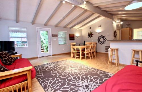New Braunfels Apartment | Cabin on the Chute
