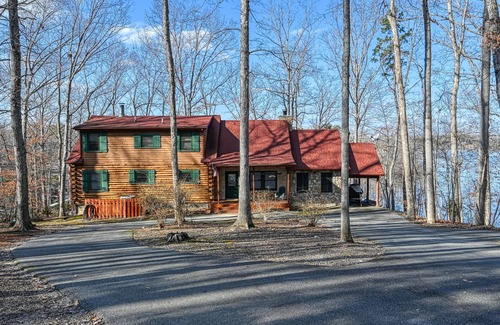 Mineral Cabin | Cabin on the Cove perfect family getaway with a year around hot tub!