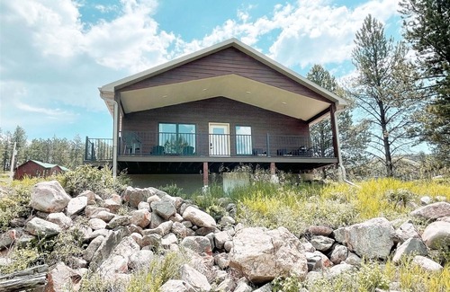 Custer House | Cabin on the Rocks | 2 Bed, 1.5 Bath