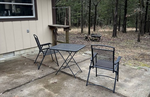 Elizabeth Cabin | Cabin Rental - Lake Norfork - Mountain Home, Arkansas - 3 minute walk to lake!