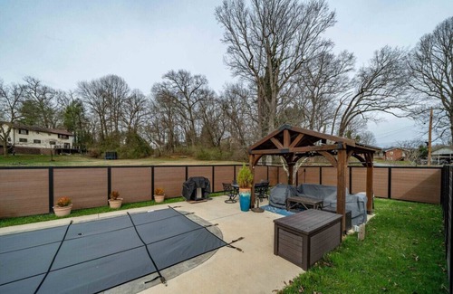 Bristol Cabin | Cabin Retreat w/Pool in Bristol