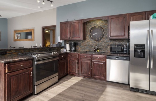 Grand View Highlands House | Cabin Serenity: Perfect for Ski Trips with Pets