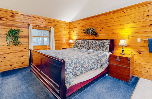 Eureka Springs Cabin | Cabin suite in quiet location with fireplace, grill, cable & AC