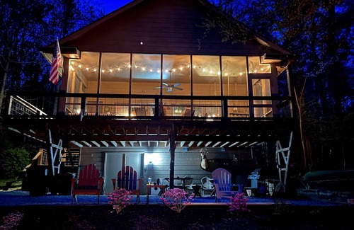Elizabeth House | Cabin/Vacation Home In the Woods on Private Lake Close to Louisville, Ky