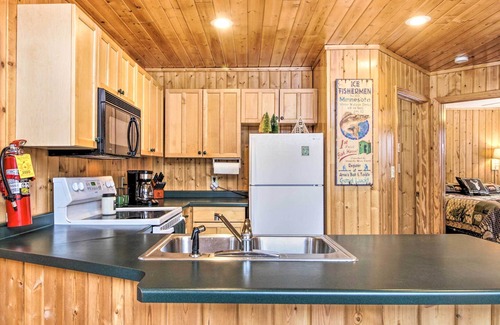 Pequot Lakes Cabin | Cabin w/ Fireplace < 1 Mile to Lakes + Golf