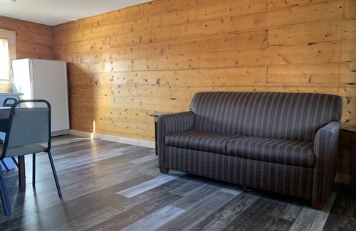 South Fork Cabin | Cabin with 2 Double Beds Sleeps 4
