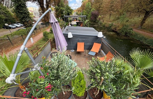 Nouvelle Ville Apartment | Cabine 03, gîte sur l'eau, péniche ma pensée