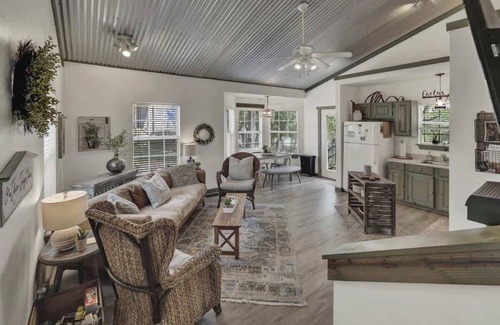 Fredericksburg House | Cactus Flower Lodge-20 min to Downtown-starlit Sky Views