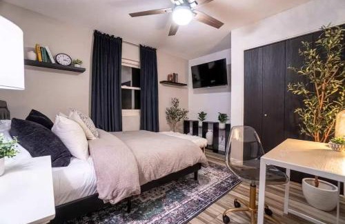 Raskin Estates House | Cactus Luxury, Comfort, and Amenities galore!