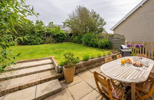 Edern Cottage | Cae-Calch | Three Bedroom Bungalow in Seaside Village Morfa Nefyn