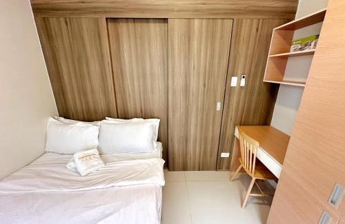 Highway Hills Apartment | Cairong Inn Condominium pool TV with Netflix FAME RESIDENCES