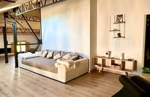 Err Apartment | CAL QuEROL - ATIC to ERr (max 13 pax)