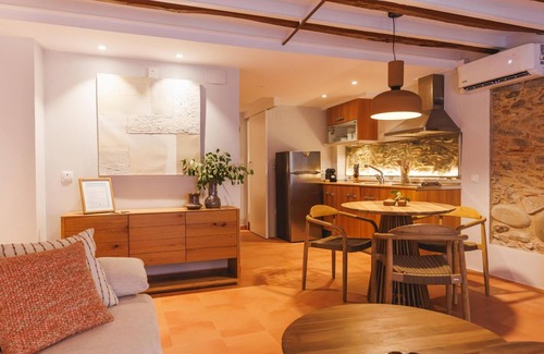 Barri Vell Apartment | Calderers Cavall - Holiday Apartment Rental Girona | Bravissimo