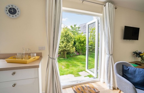 Jameston Cottage | CALDEY LODGE (BIER WOOD LODGES), pet friendly in Manorbier