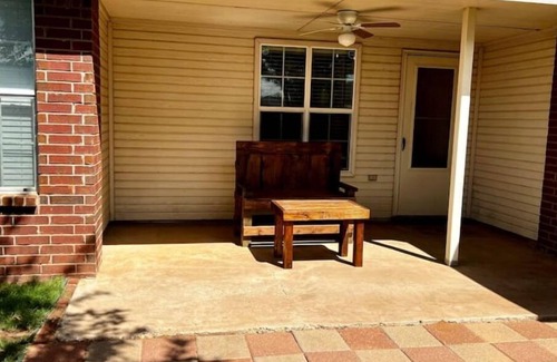 Lubbock House | Caleb’s King & Queen Home. nKids/Pet friendly, Family games, Piano.