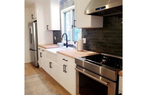 Purcellville Cabin | Cali's Mountain Hideaway - Peaceful Luxury Awaits!
