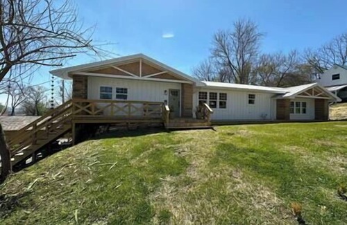 Calico Rock House | Calico Cottage - Room for families and big groups!
