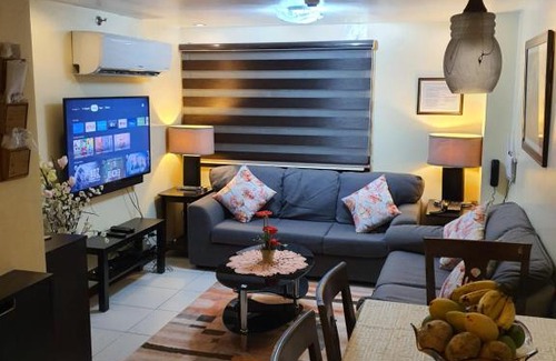 Highway Hills Apartment | California garden squire