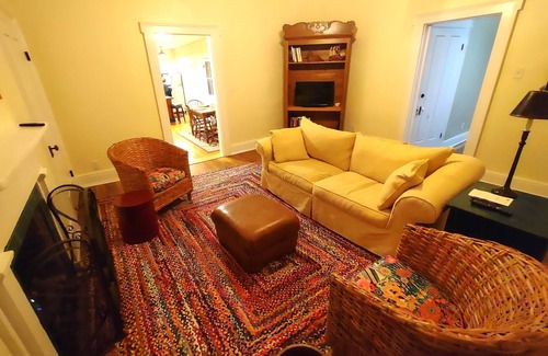 Hannibal Apartment | Call this HOME! Spacious & Cozy apartment for traveling professionals!