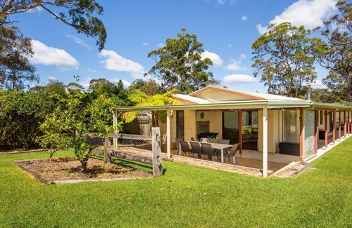 Callala Bay House | Callala Calm - Pet Friendly - 5 Mins Walk to Beach