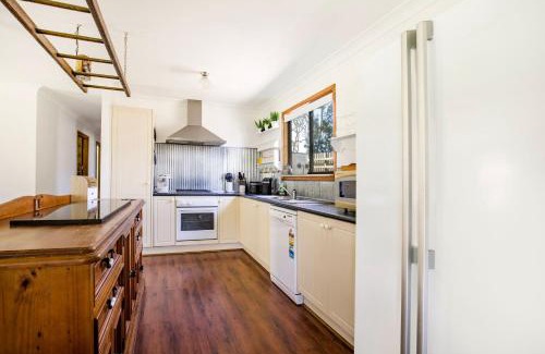 Callala Bay House | Callala Calm Pet Friendly 5 Mins Walk to Beach