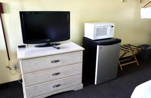 Andrews Hotel | Calm, Comfortable Room in Andrews with Parking on Site