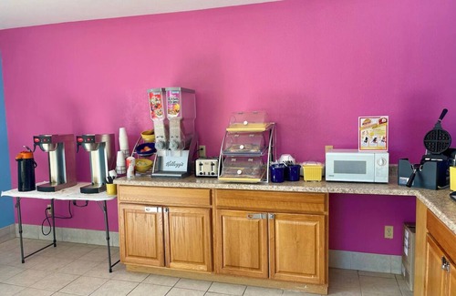 Andrews Hotel | Calm, Comfortable Room in Andrews with Parking on Site
