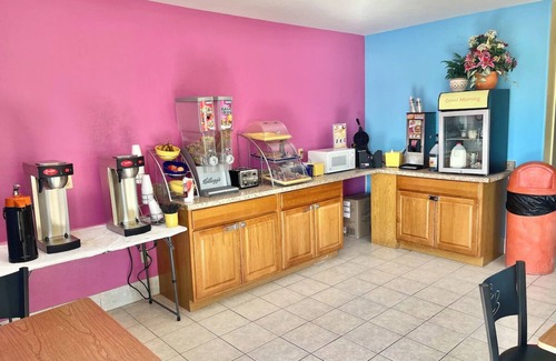 Andrews Hotel | Calm, Comfortable Room in Andrews with Parking on Site