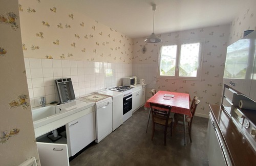 Royan House | Calm Neighborhood, Near Pontaillac: 3-Bedroom Home with Large Garden, Parking & Amenities