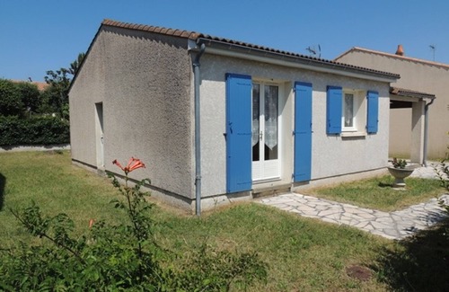 Royan House | Calm Neighborhood, Near Pontaillac: 3-Bedroom Home with Large Garden, Parking & Amenities