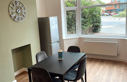 Cambridge House | Cambridge Studios & Suites by Tas Accomm