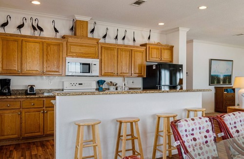 Port Bolivar House | Camelot - Huge fenced Beachfront Lot! 2 bedroom, budget friendly!