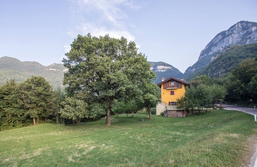 Ala Apartment | 'Camera Tripla' Room with Mountain View, Shared Garden and Balcony