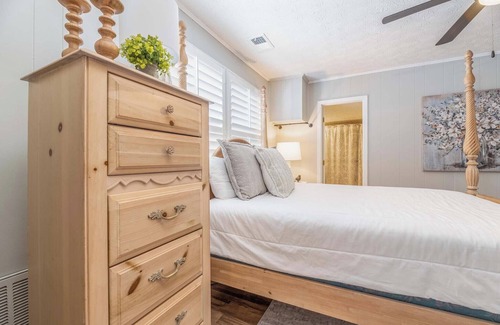 Columbus Cottage | Camille Cottage~ Newly renovated nestled in Lake Bottom at Midtown