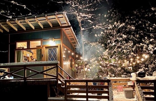 Todd RV Rental | Camp Bigfun: Tiny Treehouse Cabin Solar Power Off Grid