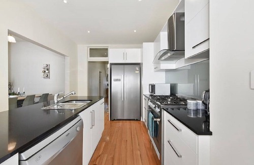 Launceston CBD House | Campbell Cottage: Renovated Victorian cottage with parking near Launceston's CBD