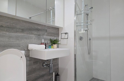 Camperdown Apartment | Camperdown one 08 Close to bus stop & SYD CBD easy