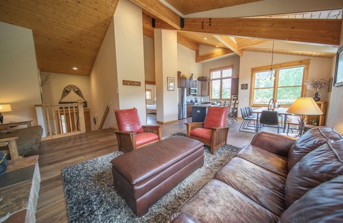 Mountain House Condo | Campfire Mountain 6