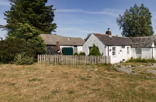 Kirkcudbright Cottage | CAMPHILL, pet friendly, with open fire in Kirkcudbright