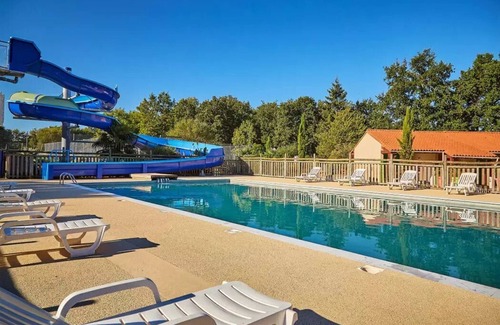 La Boissiere-de-Montaigu House | Camping Heart of Vendée* - Mobile home Classic 3 rooms 4 people - TV