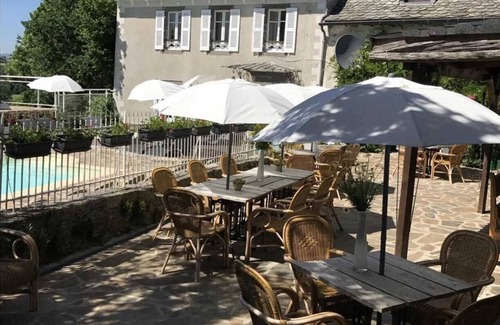 Banes House | Camping 3 étoiles - Piscine - eehgge