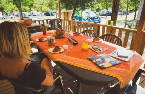 Saint Alban Auriolles House | Camping 3 étoiles - ccaiiba