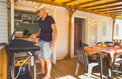 Saint Alban Auriolles House | Camping 3 étoiles - ccaiiba