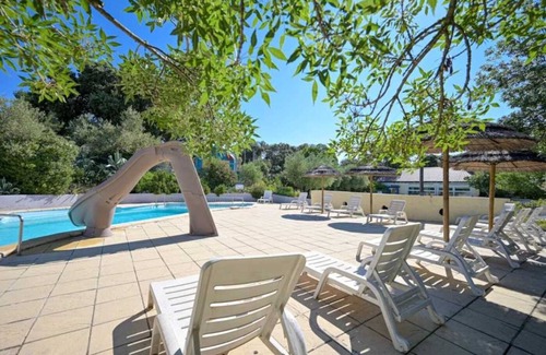 Castries House | Camping 3 étoiles - Piscine - ccbbh00