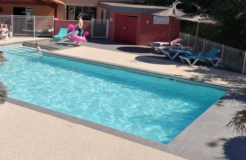 Le Boulou House | Camping 3 étoiles - Piscine - eecbhg