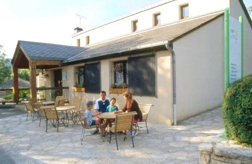 Meyrueis House | Camping 3 étoiles - Piscine - eeegge