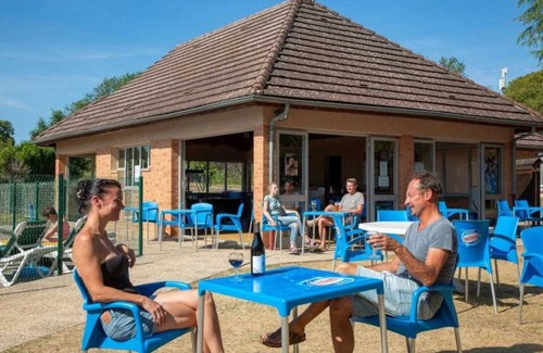 Saulieu House | Camping 3 étoiles - Piscine - eeiieh