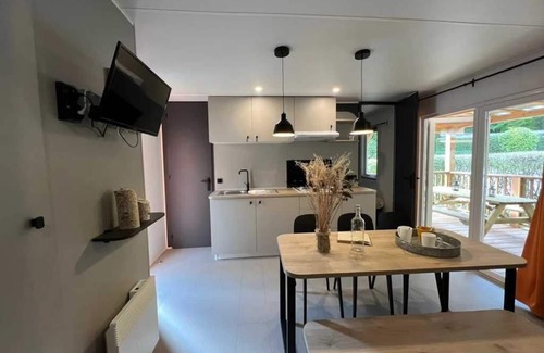 Levier House | Camping 3 étoiles - Piscine - ccbbdhd