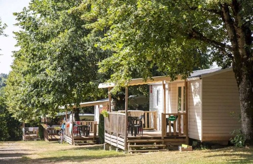 Tauves House | Camping 3 étoiles - Piscine - eeiifb