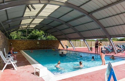 Saint-Julien-des-Landes House | Camping 5 étoiles - Piscine - ccbbead